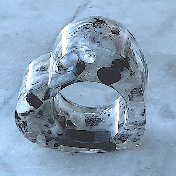 RESIN NATURAL RAINBOW MOONSTONE CHUNKS HEART SHAPED SPHERE HOLDER HAND CRAFTED - Picture 2 of 7